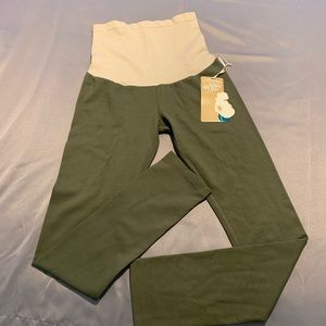 Bella vida Maternity Olive & cream Leggings